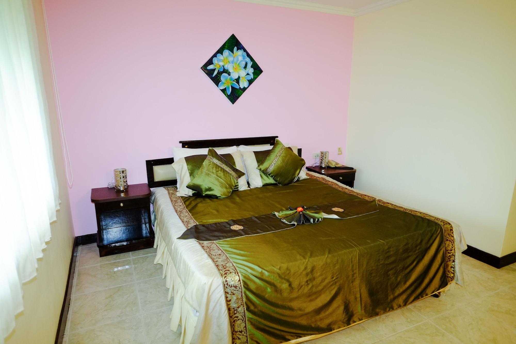 Adonis Guest House Patong Buitenkant foto