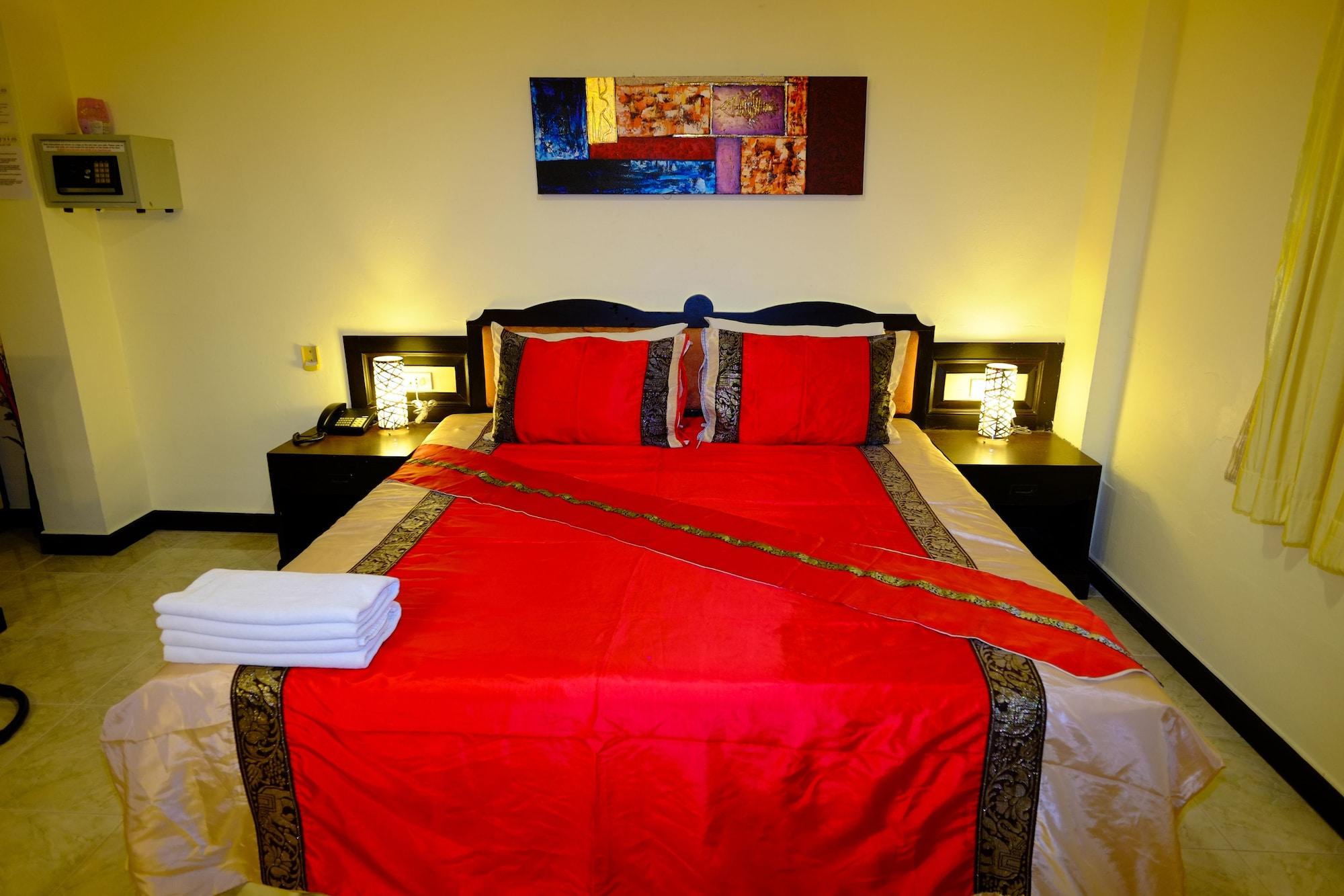 Adonis Guest House Patong Buitenkant foto