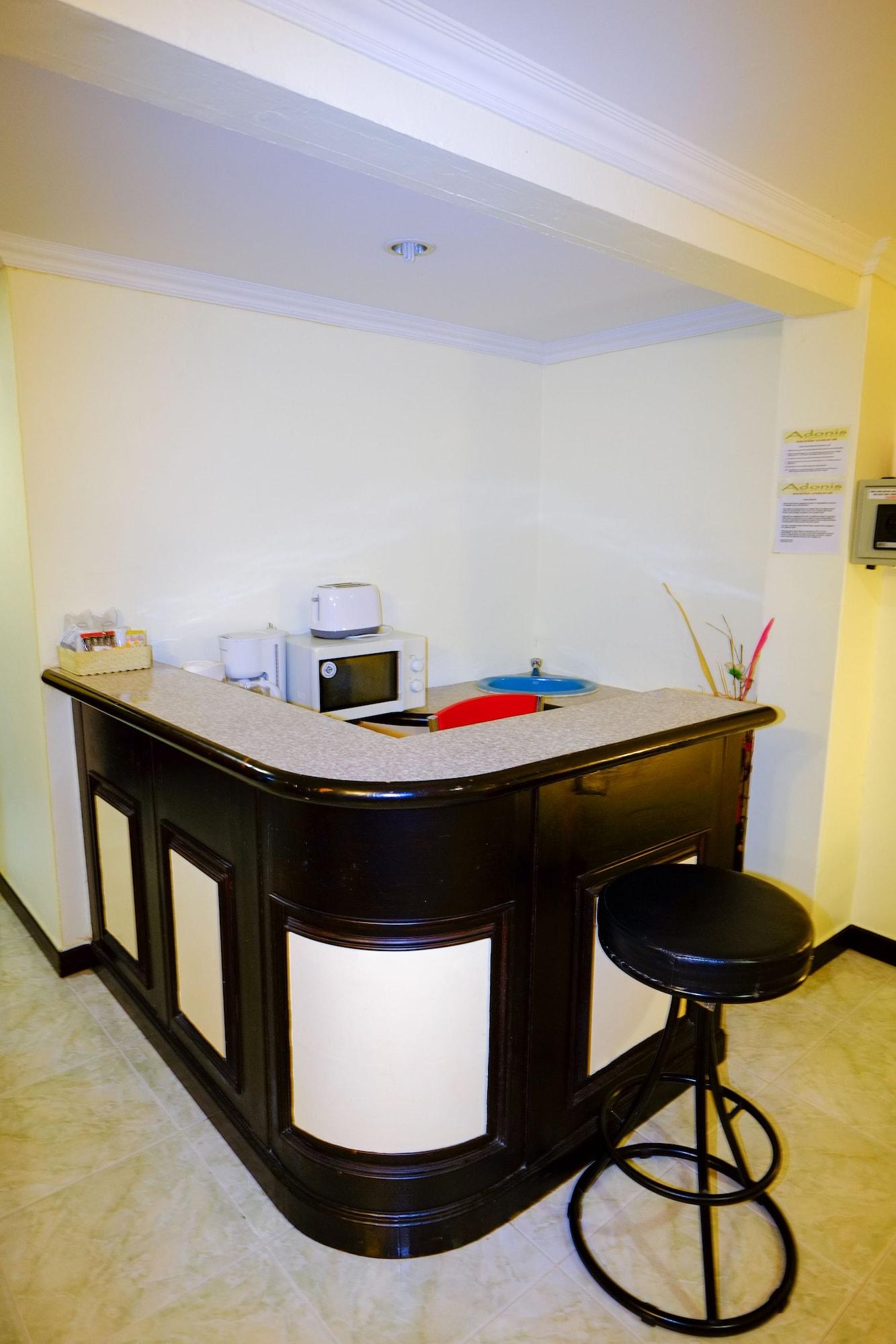 Adonis Guest House Patong Buitenkant foto