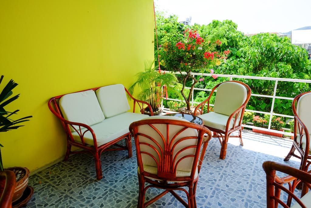 Adonis Guest House Patong Buitenkant foto