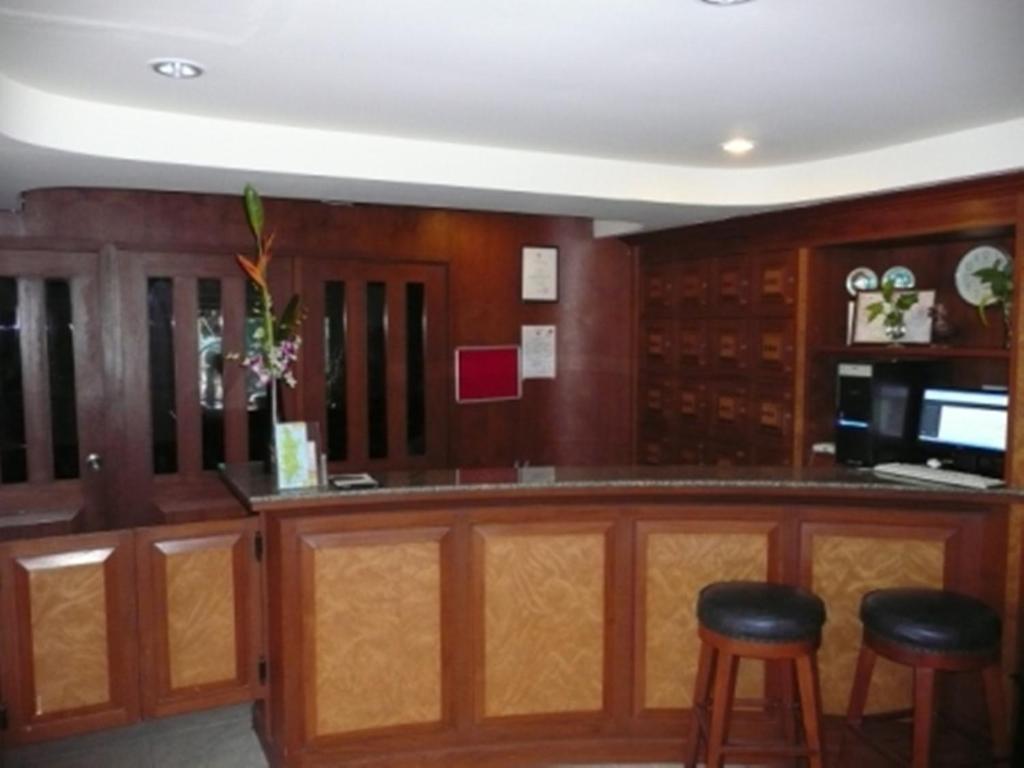 Adonis Guest House Patong Buitenkant foto