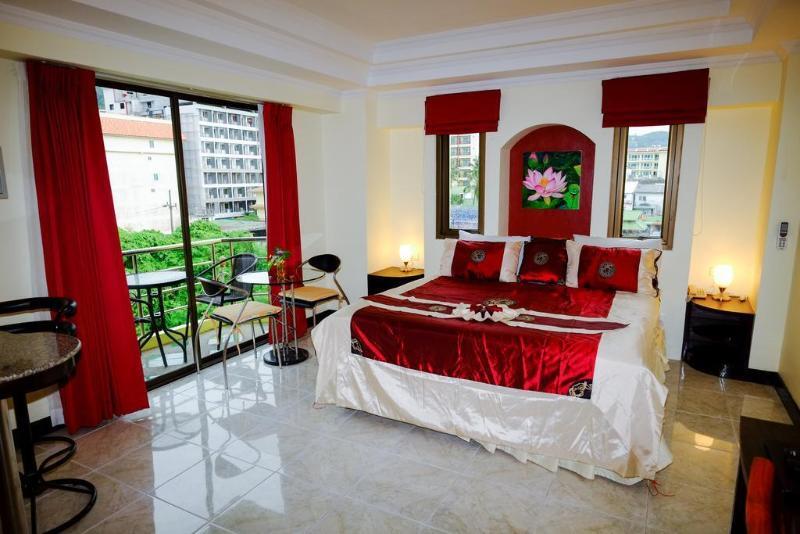 Adonis Guest House Patong Buitenkant foto