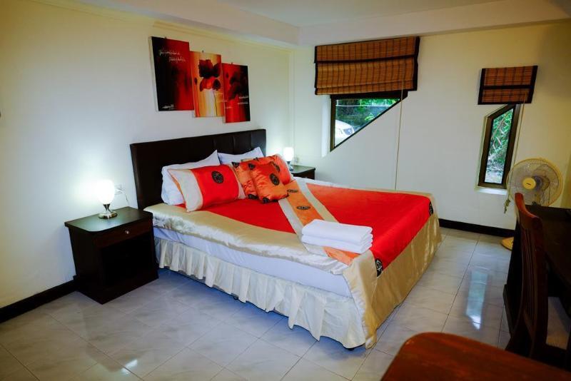 Adonis Guest House Patong Buitenkant foto
