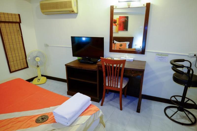 Adonis Guest House Patong Buitenkant foto